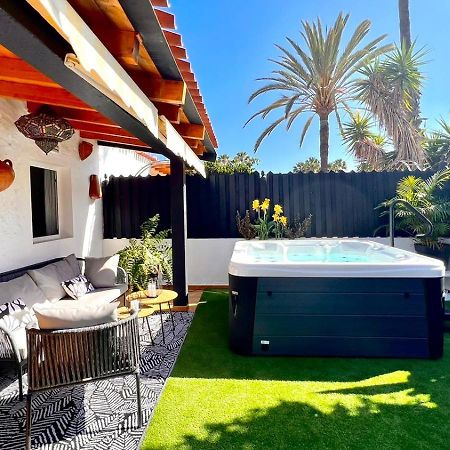 Oasis Beach Holiday Home With Jacuzzi 플라야 델 잉글스 외부 사진