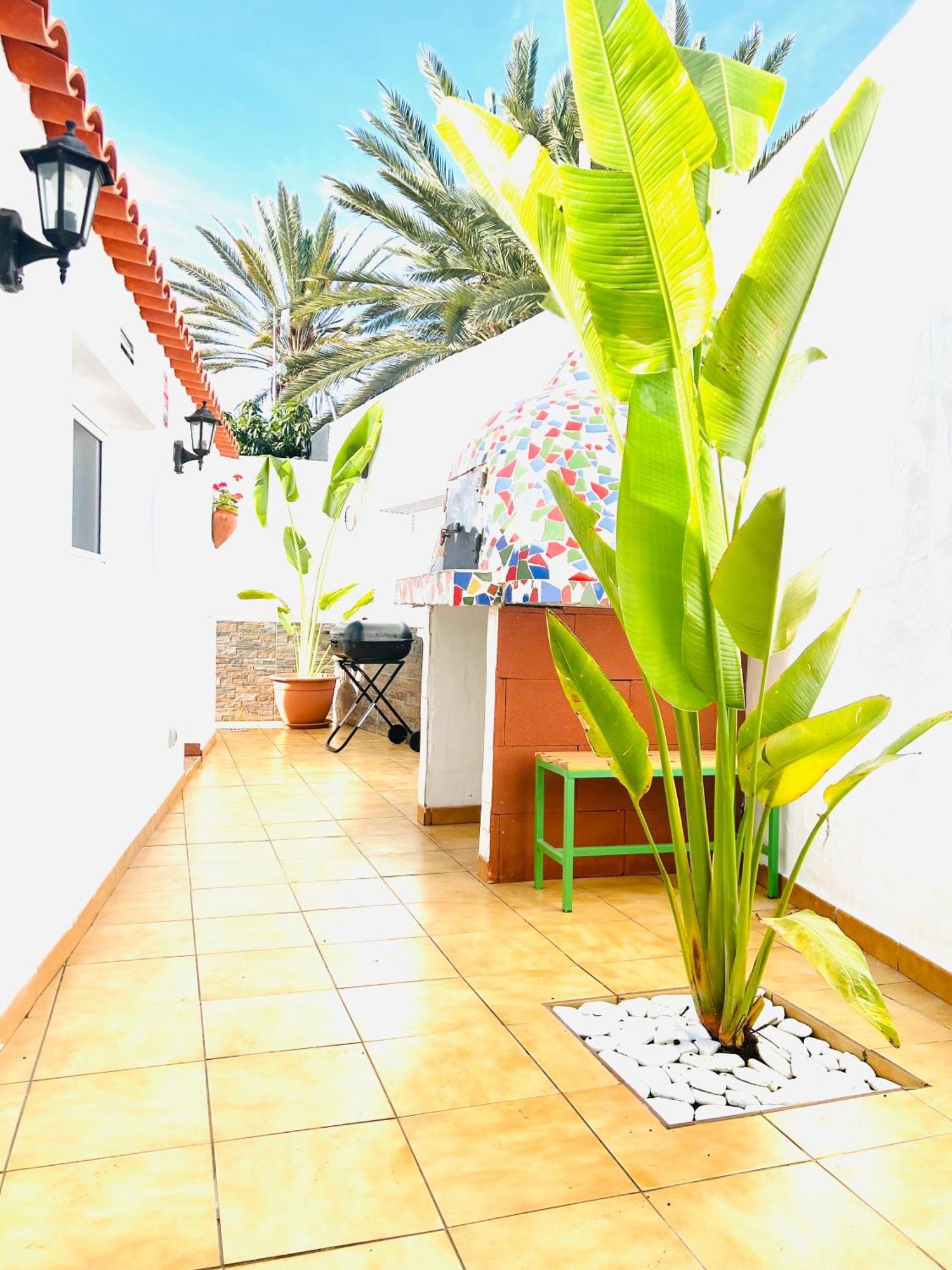 Oasis Beach Holiday Home With Jacuzzi 플라야 델 잉글스 외부 사진