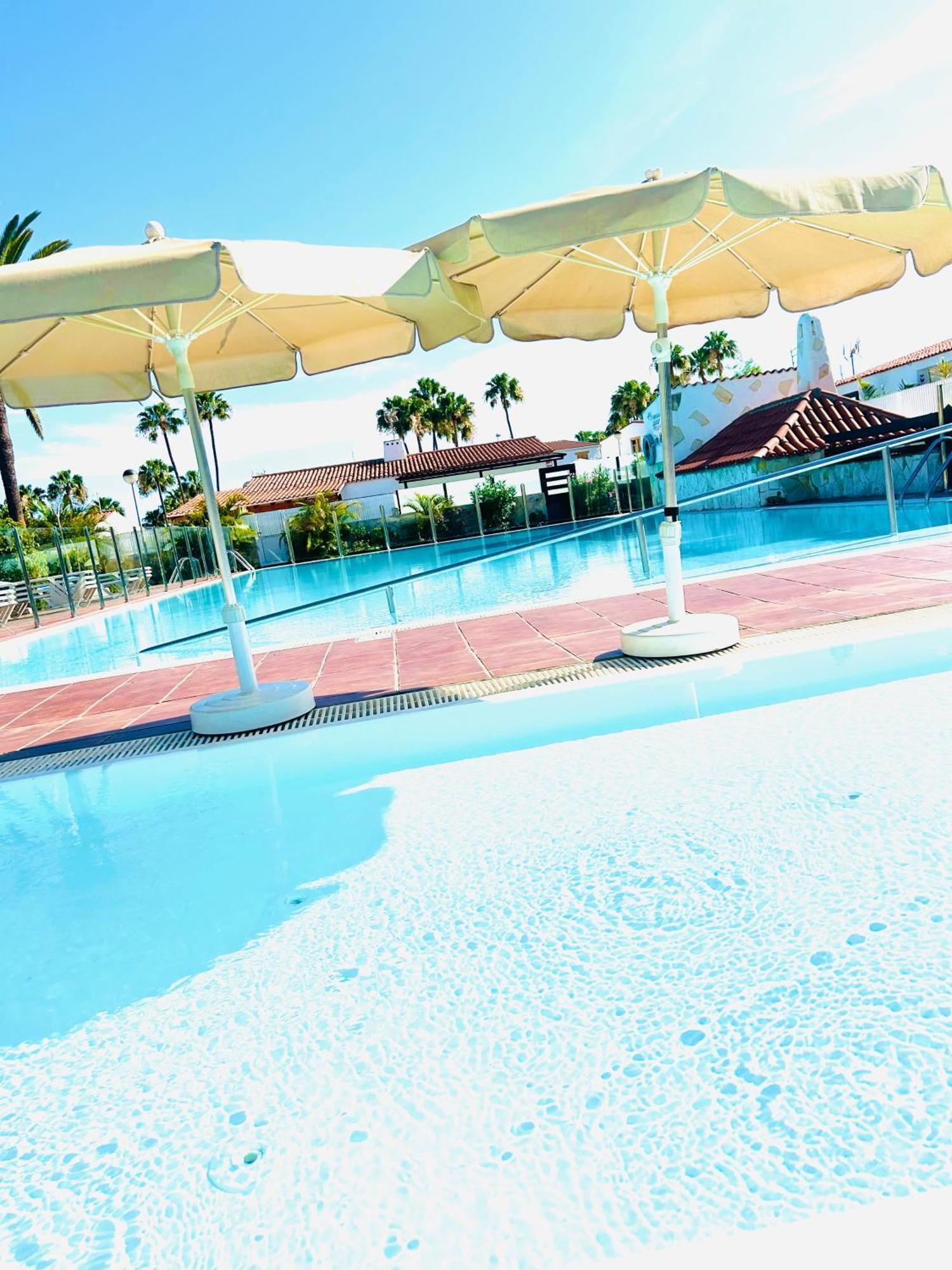 Oasis Beach Holiday Home With Jacuzzi 플라야 델 잉글스 외부 사진