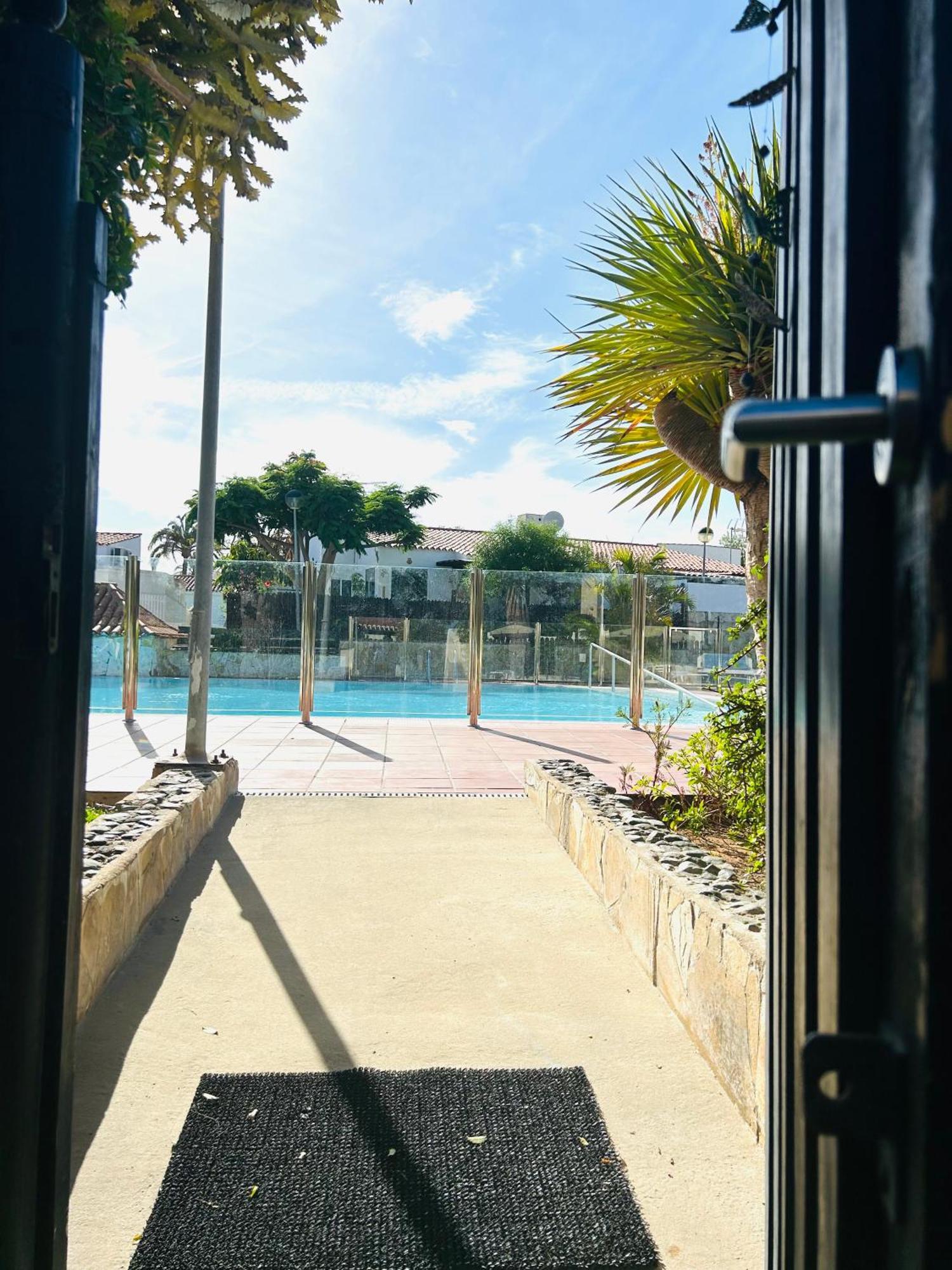 Oasis Beach Holiday Home With Jacuzzi 플라야 델 잉글스 외부 사진