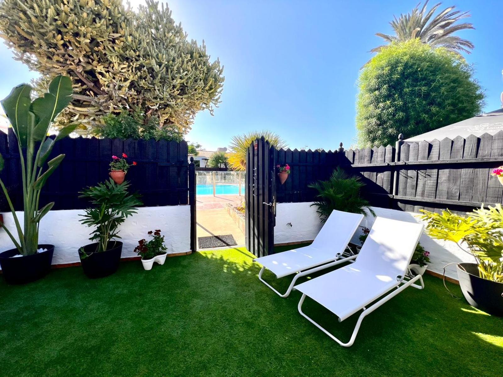 Oasis Beach Holiday Home With Jacuzzi 플라야 델 잉글스 외부 사진