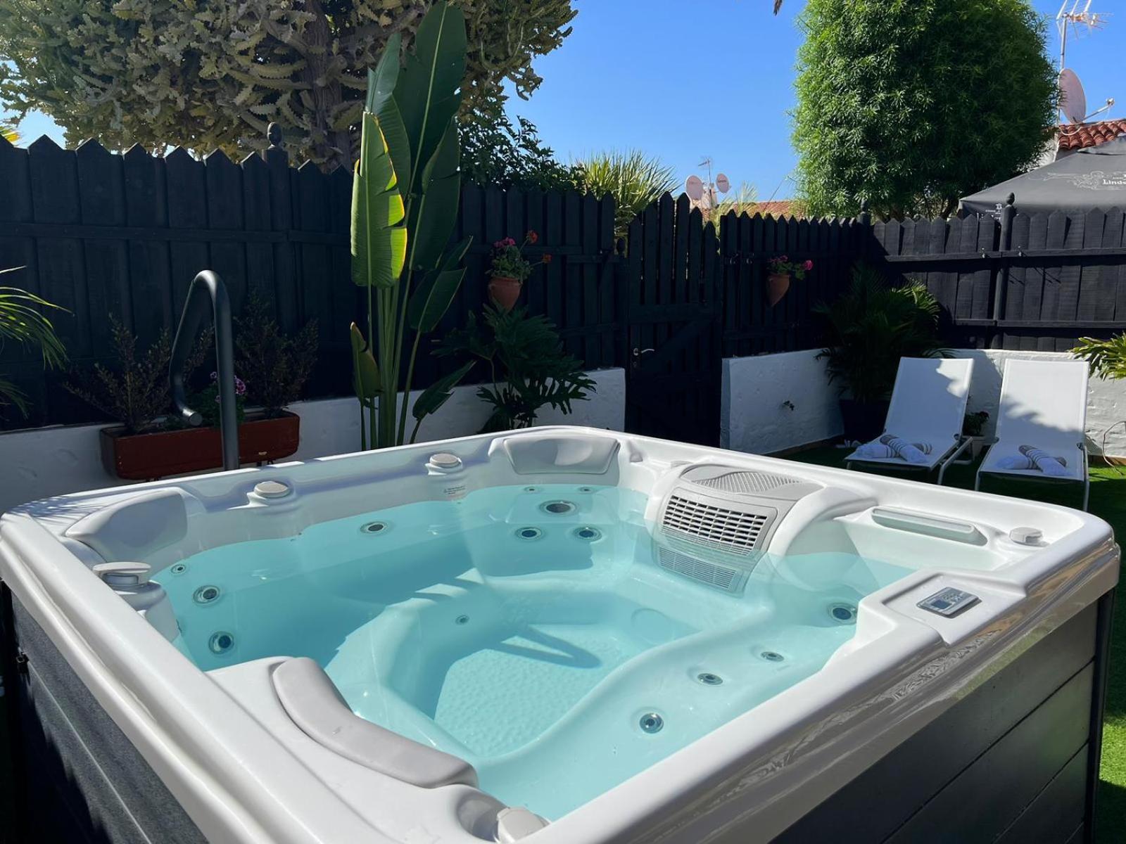 Oasis Beach Holiday Home With Jacuzzi 플라야 델 잉글스 외부 사진