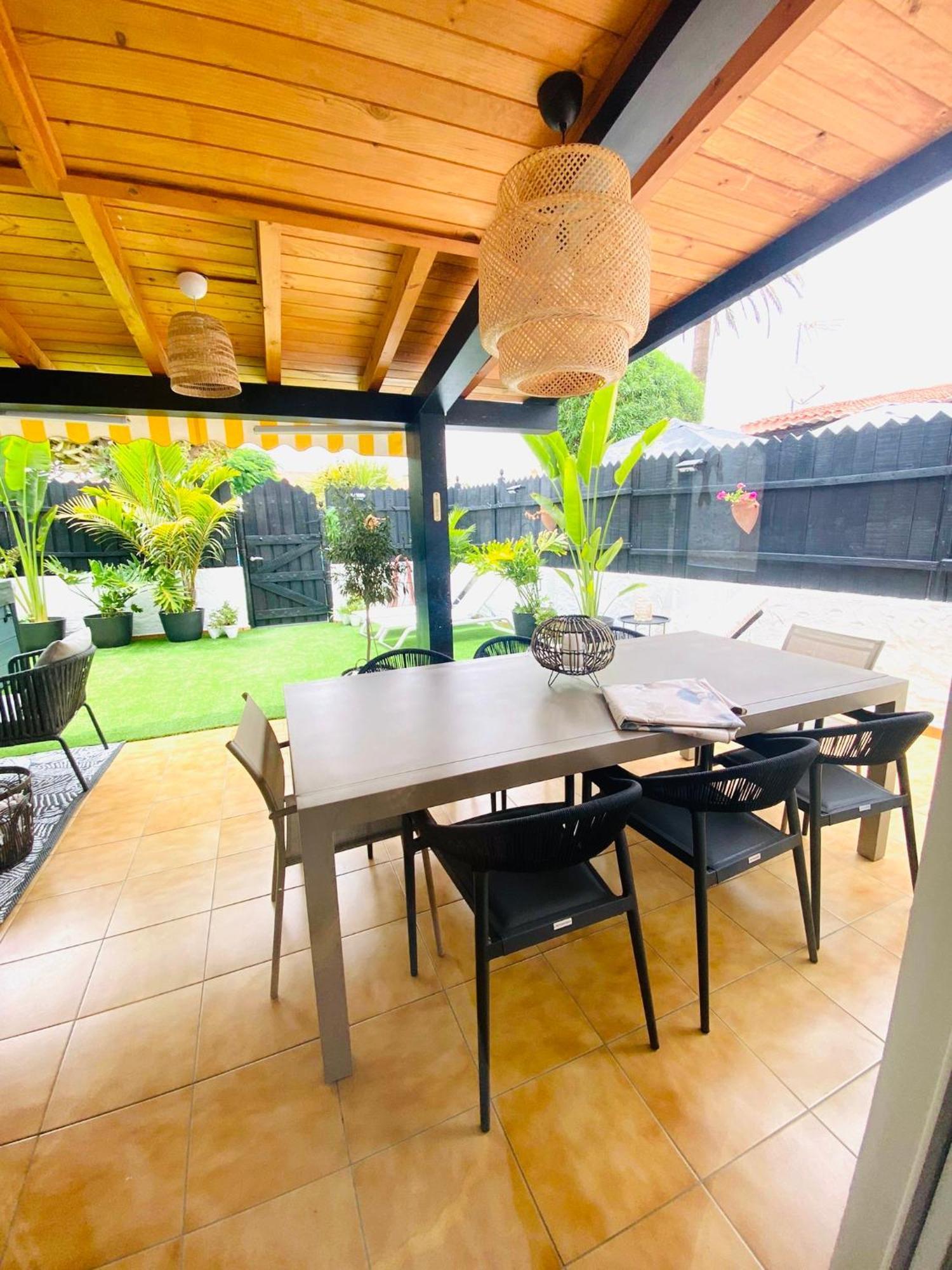 Oasis Beach Holiday Home With Jacuzzi 플라야 델 잉글스 외부 사진