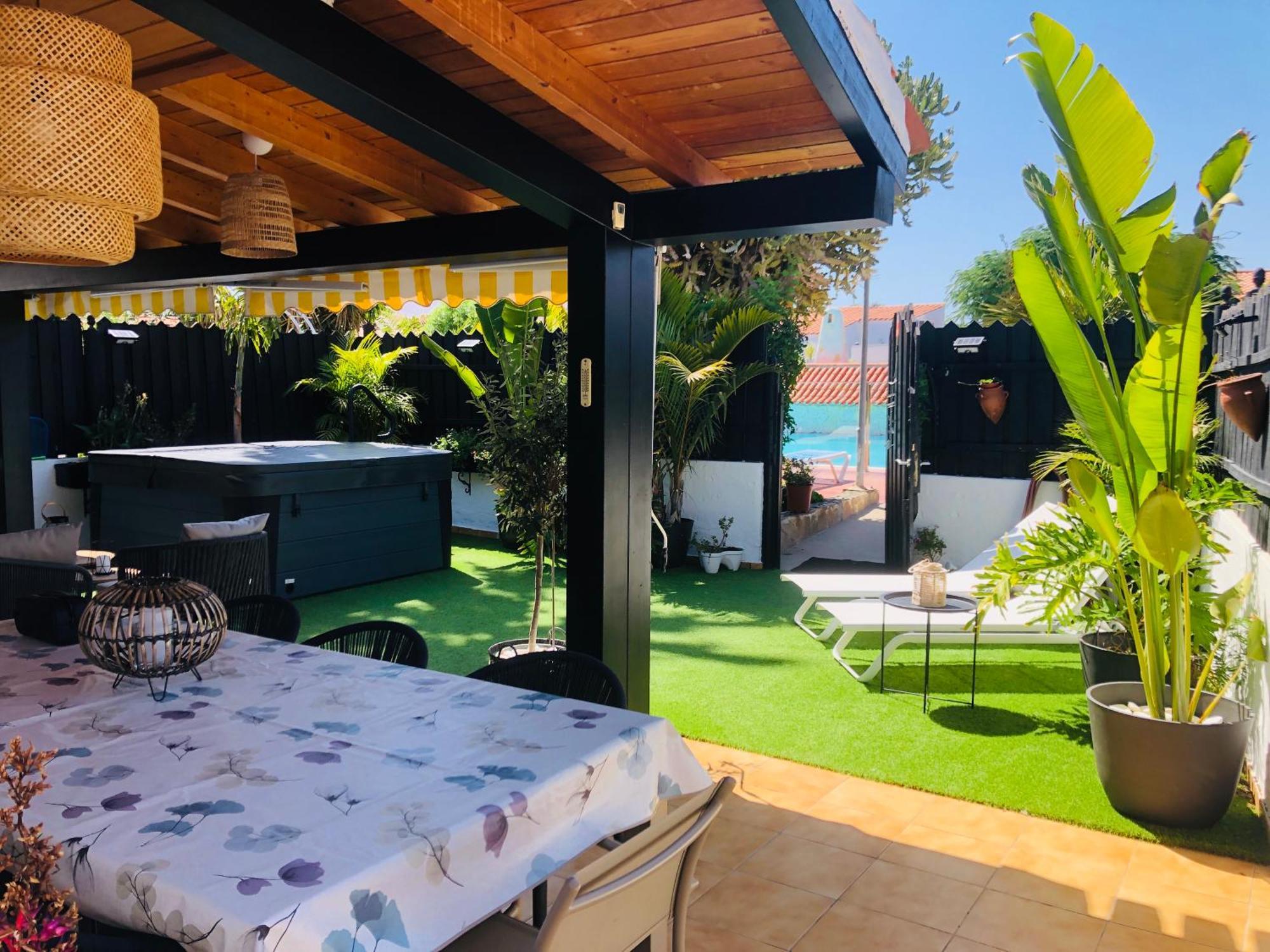Oasis Beach Holiday Home With Jacuzzi 플라야 델 잉글스 외부 사진